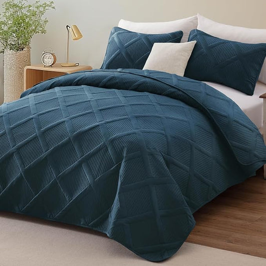 Exclusivo Mezcla Twin Size Quilt Set - Navy Blue Quilts Bedding Set with 2 Pillow Shams, Modern Bedspread with Striped Pattern, Soft Lightweight Bedspreads Coverlets for All Seasons