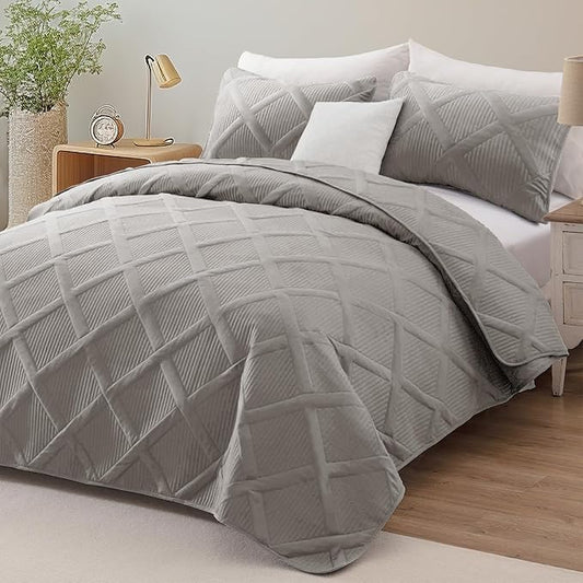 Exclusivo Mezcla Quilts Queen Size - Light Grey Quilt Set Bedspread with 2 Pillow Shams, Modern Bedding Set with Striped Pattern, Soft Lightweight Bedspreads Queen Size for All Seasons
