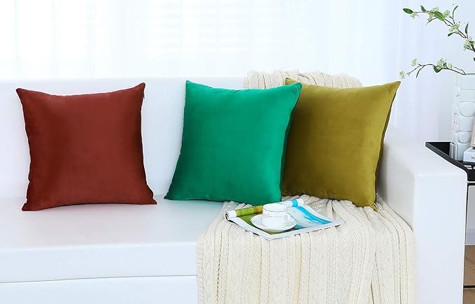 Jeneoo Set of 2 Decorative Throw Pillow Covers Soft Velvet Comfy Solid Couch Cushion Cover Decor (Bright Green, 20 x 20 Inches)