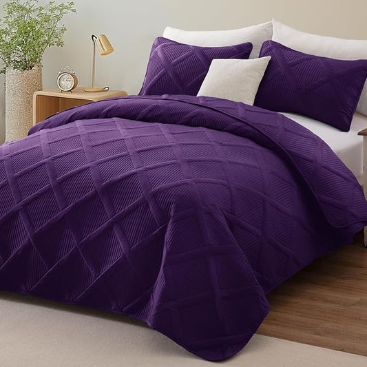 Exclusivo Mezcla Twin Size Quilt Set - Deep Purple Quilts Bedding Set with 2 Pillow Shams, Modern Bedspread with Striped Pattern, Soft Lightweight Bedspreads Coverlets for All Seasons