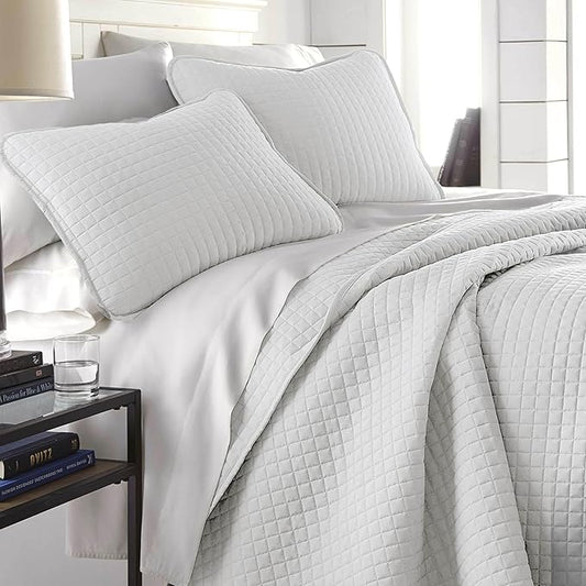 Southshore Fine Living, Inc. Twin XL Comforter Quilt Bedding Set, Dorm Room Bedding Essentials, Stain Resistant, Machine Washable Bedspread, XL/Twin Grey Quilt Bed Spread with Pillow Sham, Light Grey