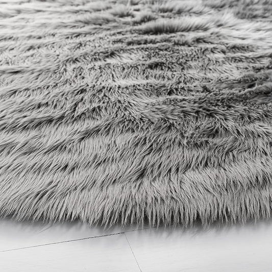 SAFAVIEH Faux Sheep Skin Collection Area Rug - 3' Round, Grey, Silken Glam Design, Non-Shedding & Easy Care, 2.35-inch Thick Ideal for High Traffic Areas in Living Room, Bedroom (FSS235D)