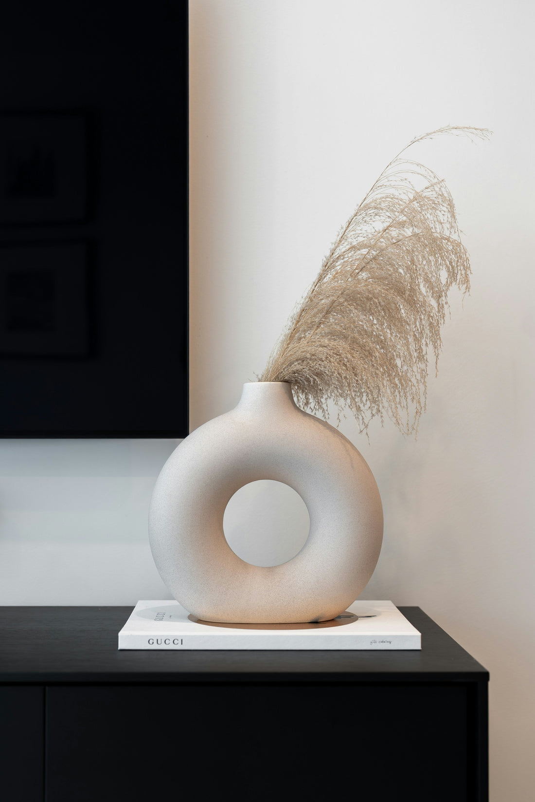 Minimalist Living Room Decor with Elegant Vases