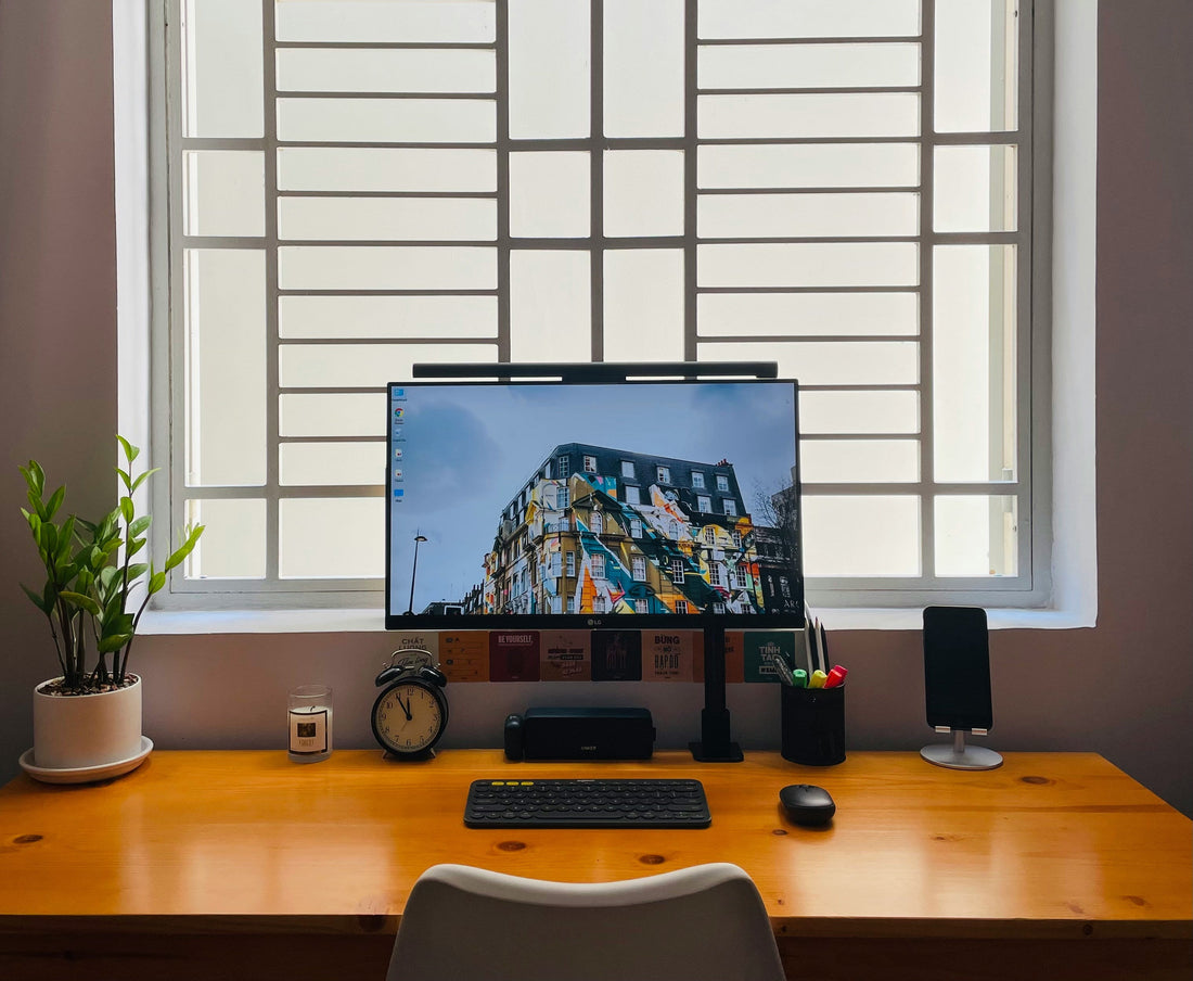 The Minimalist Desk: Organizing for Maximum Focus