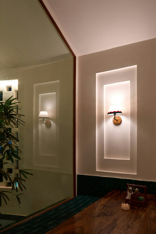 Reflecting Style: Using Decorative Mirrors to Open Up Small Spaces