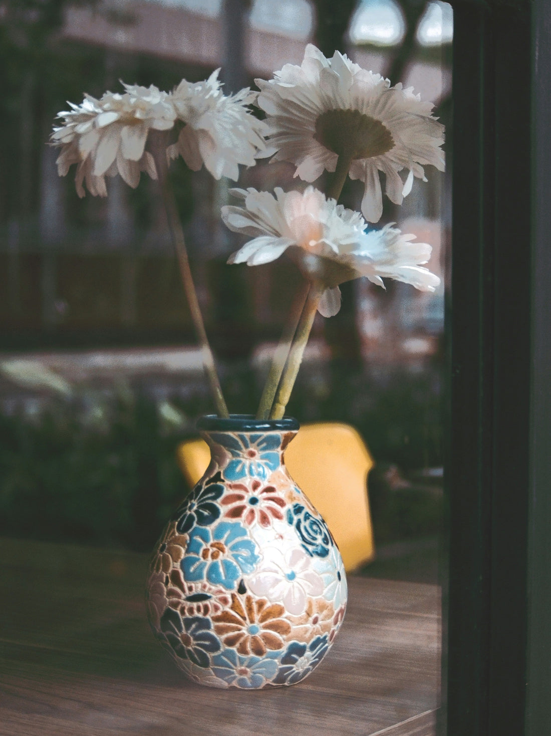 Minimalist Floral Design: Choosing the Perfect Vase for Every Room