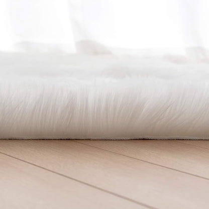 Carvapet 5x7 Faux Sheepskin Area Rug for Bedroom Living Room Soft White Shaggy Fur Carpet, Luxury Fluffy Floor Mat for Bedside Nursery and Home Décor