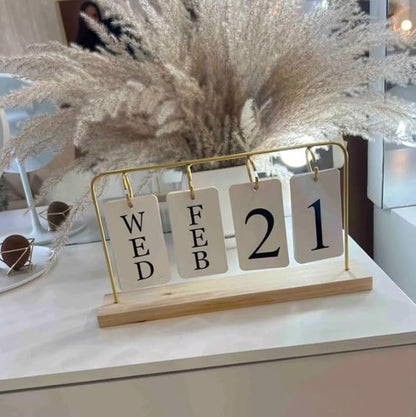 Wooden Perpetual Calendar for Desk, Metal Wood Month Date Display for Teachers, Students, Classroom, Rustic Farmhouse Office Decor, Desk Accessories (gold)