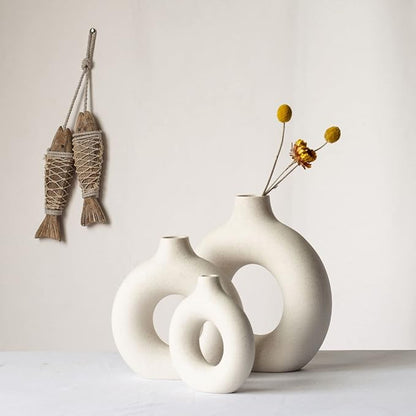 CEMABT White Donut Vase Hollow Ceramic Vase for Flowers Handmade Minimalist Boho ins Style Modern Home Decor for Wedding Dinner Table Party Living Room Office Bedroom(M)
