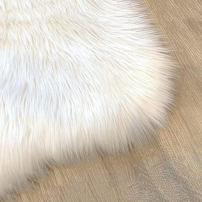 LAMBZY High Pile Super Soft Faux Sheepskin Rug (White, 2'x3')