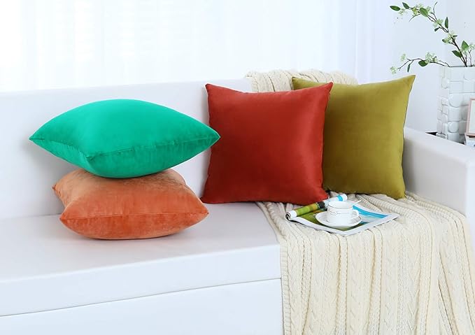 Jeneoo Set of 2 Decorative Throw Pillow Covers Soft Velvet Comfy Lumbar Couch Cushion Cases for Livingroom Bed Sofa Decor (Bright Green, 12 x 20 Inches)