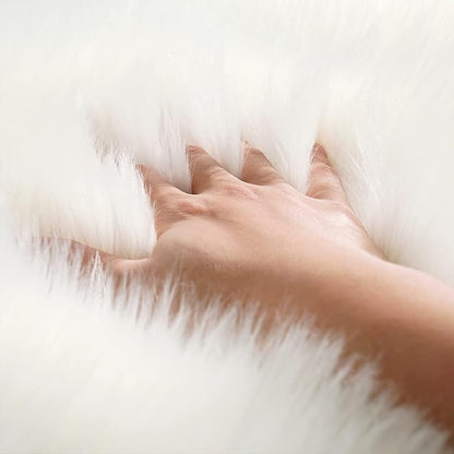 SERISSA Soft Round Faux Sheepskin Fur Area Rug White Circle Fluffy Rugs Circular Shaggy Rug Plush Circle Carpet Play Mats for Kids Girls Room Princess Castle Christmas, 5ft Diameter