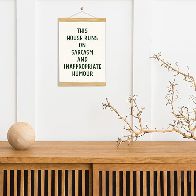 YGSDZY House Door Hanging Poster, This House Runs On Sarcasm and Inappropriate Humour Poster, Funny Cute Home Decor, Living Room Decors, Wall Decor Art, Family Posters, 11.8 * 15.7