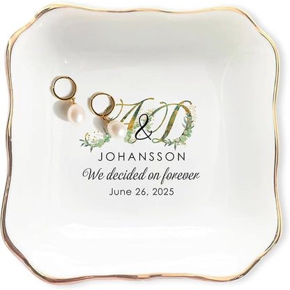 Personalized Mr. and Mrs. Ring Dish Engagement Gifts for Couples, Wedding Jewelry Tray Ring Holder, Gifts for Women Newlywed Future Bride To be, Anniversary Engaged Gift for Women