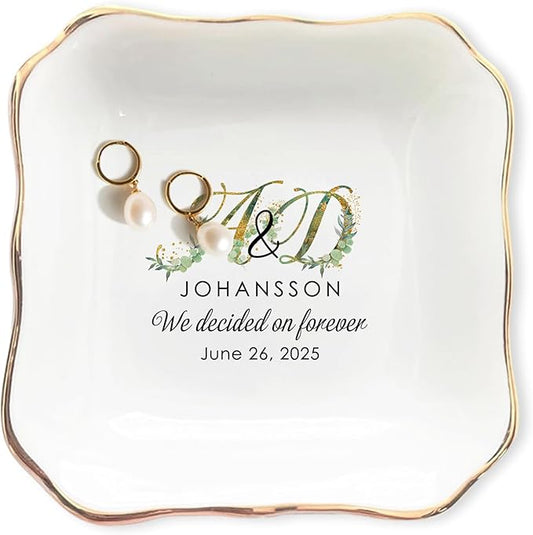 Personalized Mr. and Mrs. Ring Dish Engagement Gifts for Couples, Wedding Jewelry Tray Ring Holder, Gifts for Women Newlywed Future Bride To be, Anniversary Engaged Gift for Women