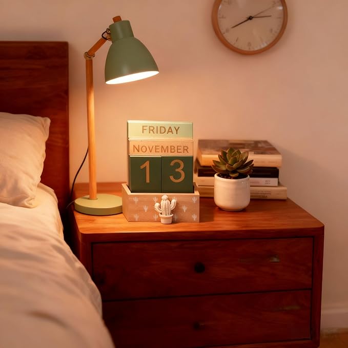Fresh Cactus Decorated Wooden Calendar (Approximately 4.49 * 2.48 * 5.3 inches) Retro Block Shaped Calendar Desktop Decoration, Suitable for Various Scenarios such as Home and Office Holiday Gifts(Green)