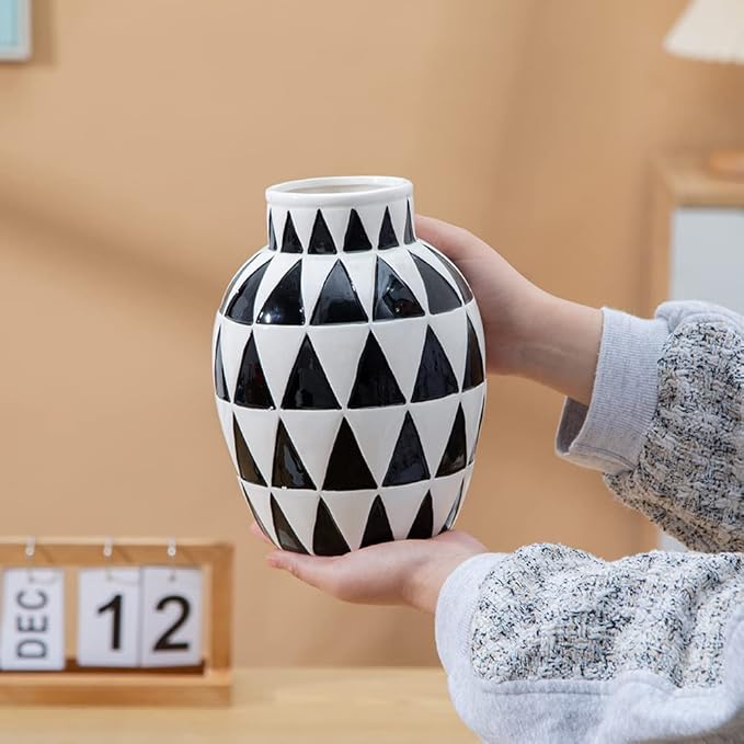 Black and White Ceramic Vase Nordic Minimalist Style Decor for Countertop Center Dresser Kitchen Living Room Home Decor Abstract Vase (W339)