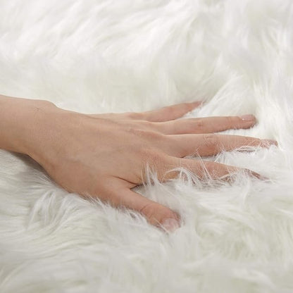 SERISSA Soft Round Faux Sheepskin Fur Area Rug White Circle Fluffy Rugs Circular Shaggy Rug Plush Circle Carpet Play Mats for Kids Girls Room Princess Castle Christmas, 5ft Diameter