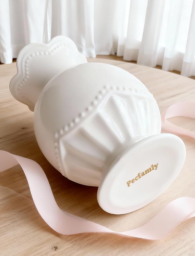 Cute White Ceramic Flower Vase, Cute White Vases for Flowers, Scalloped Girly Clean Girl Aesthetic Stockholm Style Cutecore Kawaii Room Bedroom Decor for Women Teen Girls