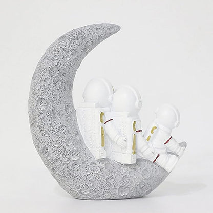 BUTILIVEEN Astronaut Decor Family Sculptures, Astronaut Family of 3 Figurines, Space Themed Bedroom Decor, Desktop Decor, Shelf Decor, Gifts for Space Lovers, Gold Astronaut Home Deocr
