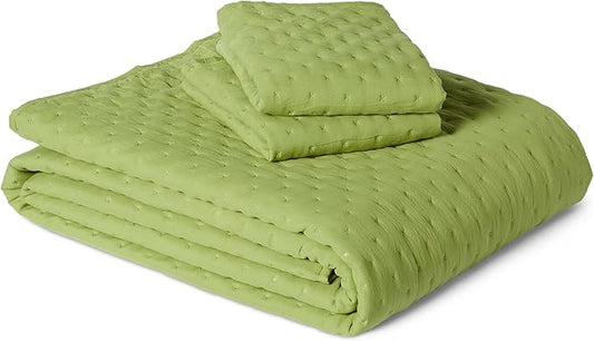 Amazon Basics Brushed Microfiber Quilt Set, Extra Soft with Natural Texture, 3-Piece,Queen/Full, Green