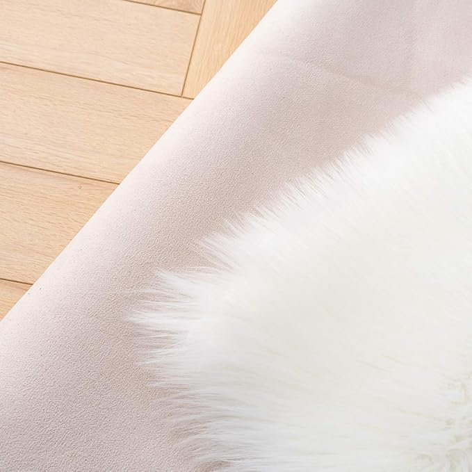 Carvapet 5x7 Faux Sheepskin Area Rug for Bedroom Living Room Soft White Shaggy Fur Carpet, Luxury Fluffy Floor Mat for Bedside Nursery and Home Décor
