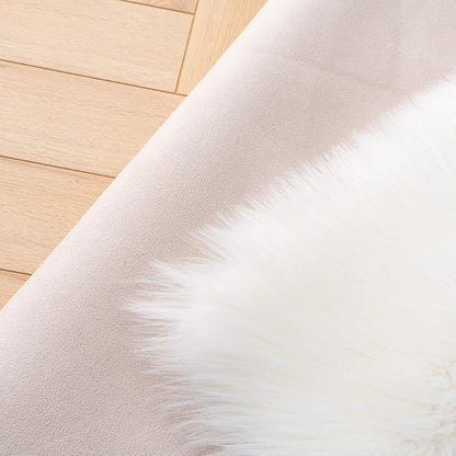 Carvapet 5x7 Faux Sheepskin Area Rug for Bedroom Living Room Soft White Shaggy Fur Carpet, Luxury Fluffy Floor Mat for Bedside Nursery and Home Décor