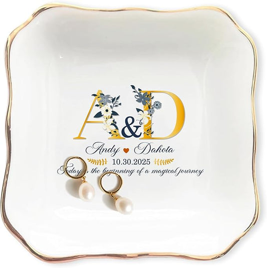 Custom Newlywed Jewelry Tray Gift for Bride and Groom, Personalized Mr and Mrs Ring Dish, Engagement Ceramic Trinket Plate, Gift for Wedding Keepsake, Romantic Ring Holder for Couples