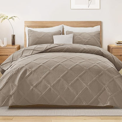 Exclusivo Mezcla Quilt Set Oversized King Size, 3 Pieces Taupe Cal King Quilt Bedding Set, Lightweight Quilts Soft Bedspreads Modern Striped Coverlets for All Seasons