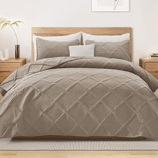 Exclusivo Mezcla Quilt Set Oversized King Size, 3 Pieces Taupe Cal King Quilt Bedding Set, Lightweight Quilts Soft Bedspreads Modern Striped Coverlets for All Seasons