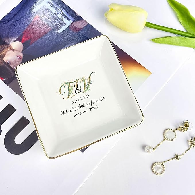 Personalized Mr. and Mrs. Ring Dish Engagement Gifts for Couples, Wedding Jewelry Tray Ring Holder, Gifts for Women Newlywed Future Bride To be, Anniversary Engaged Gift for Women