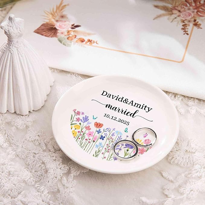 Personalized Mr. & Mrs. Ceramic Trinket Jewelry Dish with Couple Names and Date Small Decorative Jewelry Trinket Ring Tray Wedding Ring Dish Engagement Gift for Couple Brides Newlyweds