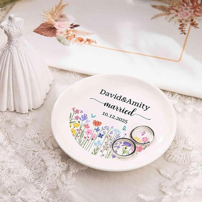 Personalized Mr. & Mrs. Ceramic Trinket Jewelry Dish with Couple Names and Date Small Decorative Jewelry Trinket Ring Tray Wedding Ring Dish Engagement Gift for Couple Brides Newlyweds
