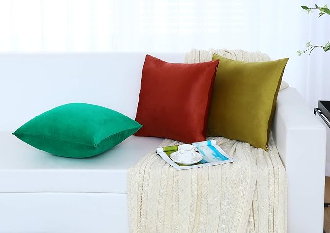 Jeneoo Set of 2 Decorative Throw Pillow Covers Soft Velvet Comfy Lumbar Couch Cushion Cases for Livingroom Bed Sofa Decor (Bright Green, 12 x 20 Inches)