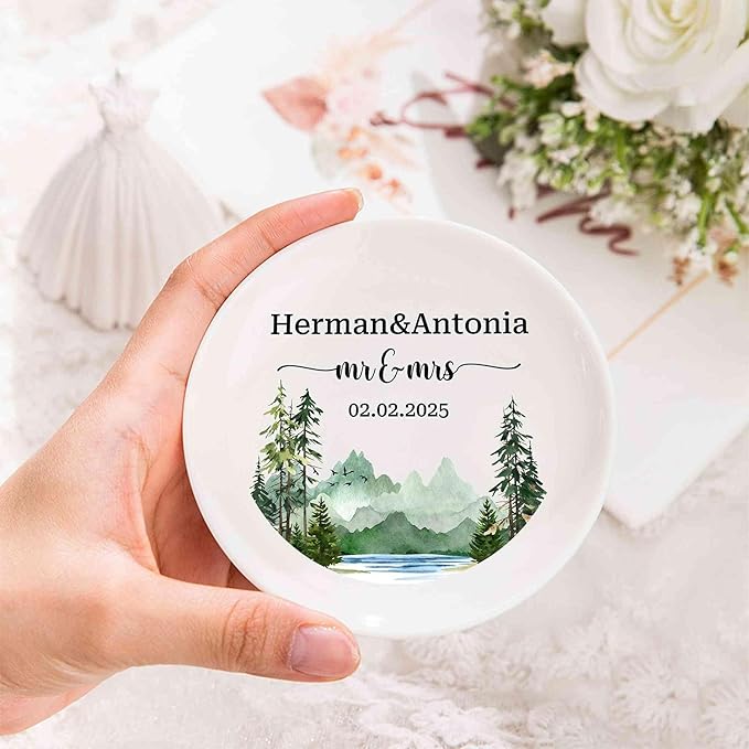 Personalized Mr. & Mrs. Ceramic Trinket Jewelry Dish with Couple Names and Date Small Decorative Jewelry Trinket Ring Tray Wedding Ring Dish Engagement Gift for Couple Brides Newlyweds