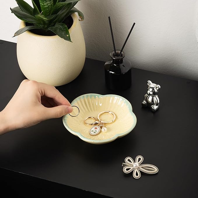 Flower Shape Ring Tray, Key Bowl, Ceramic Trinket Tray Decorative Jewelry Dish for Rings Necklace Earring Key Watch, Home Decoration for Friend Sister Mom
