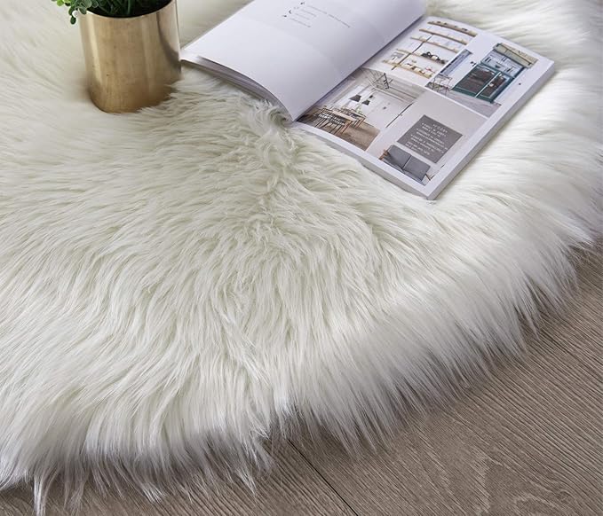 SERISSA Soft Round Faux Sheepskin Fur Rug White Circle Rug Circular Fluffy Area Rug Plush Circle Carpet Play Mats for Kids Girls Room Princess Castle Christmas 3ft Diameter
