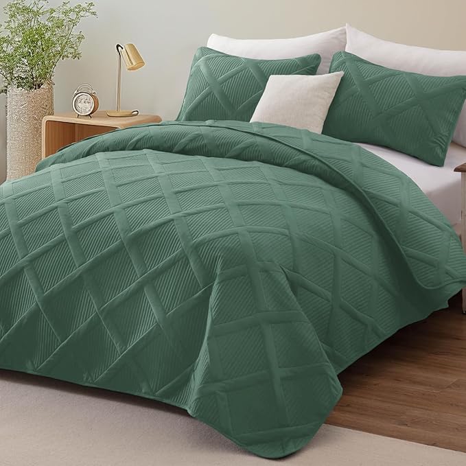 Exclusivo Mezcla Twin Size Quilt Set - Green Quilts Bedding Set with 2 Pillow Shams, Modern Bedspread with Striped Pattern, Soft Lightweight Bedspreads Coverlets for All Seasons