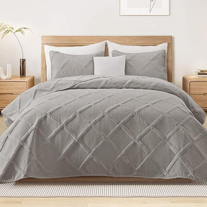 Exclusivo Mezcla Quilt Set Twin Size, 2 Pieces Light Grey Twin Quilt Bedding Set, Lightweight Quilts Soft Bedspreads Modern Striped Coverlets for All Seasons