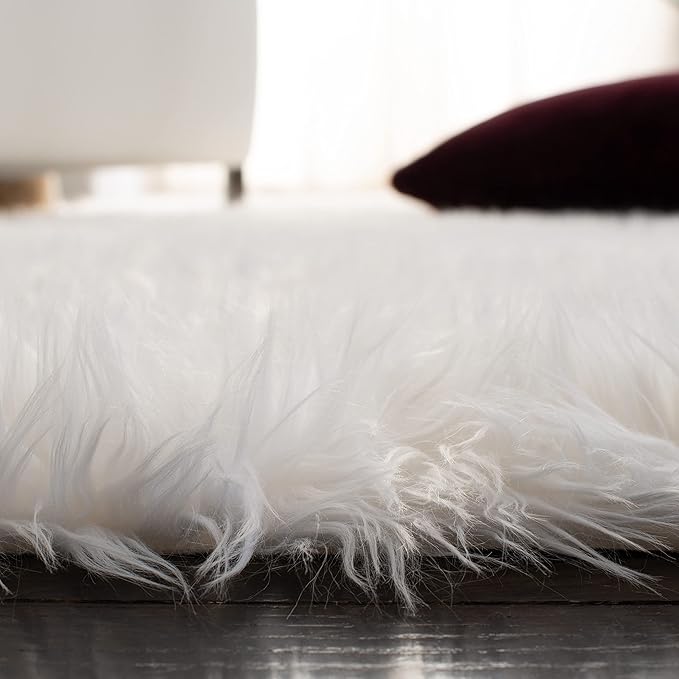 SAFAVIEH Faux Sheep Skin Collection Area Rug - 5' x 7', Ivory, Silken Glam Design, Non-Shedding & Easy Care, 2.35-inch Thick Ideal for High Traffic Areas in Living Room, Bedroom (FSS115A)