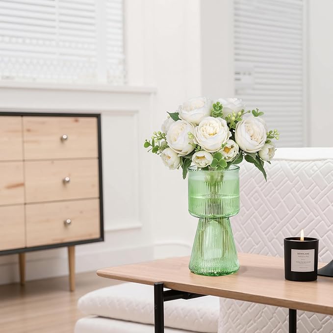 VECELO Modern Ribbed Glass Vase, Clear Flower Vase for Table Centerpiece, Modern Glass Vase for Living Room, Bedroom, Dining Table, Entryway, Office, Wedding, 7.5 Inches