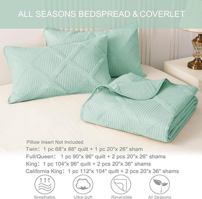 Exclusivo Mezcla Oversized King Quilt Set- Light Green Cal King Quilts Bedding Set with 2 Pillow Shams, Modern Bedspread with Striped Pattern, Soft Lightweight Bedspreads Coverlets for All Seasons