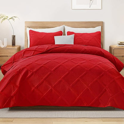 Exclusivo Mezcla Oversized King Quilt Set- Red Cal King Quilts Bedding Set with 2 Pillow Shams, Modern Bedspread with Striped Pattern, Soft Lightweight Bedspreads Coverlets for All Seasons
