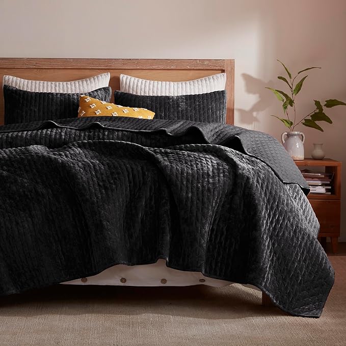 LEAONME Velvet Quilt California King Size 118''x106'', Lightweight Black Velvet Comforter Set with 2 Matching Shams, Soft Cross Stitch Bedspread Coverlet, Oversized King Bedding Set for All Season