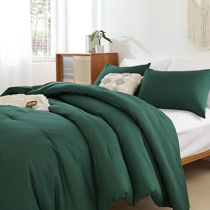 ROSGONIA Oversized King Comforter 120x120, 3pcs Super King Comforter (1 Dark Green Comforter & 2 Pillowcases) Lightweight Warm Bedding Set Quilt