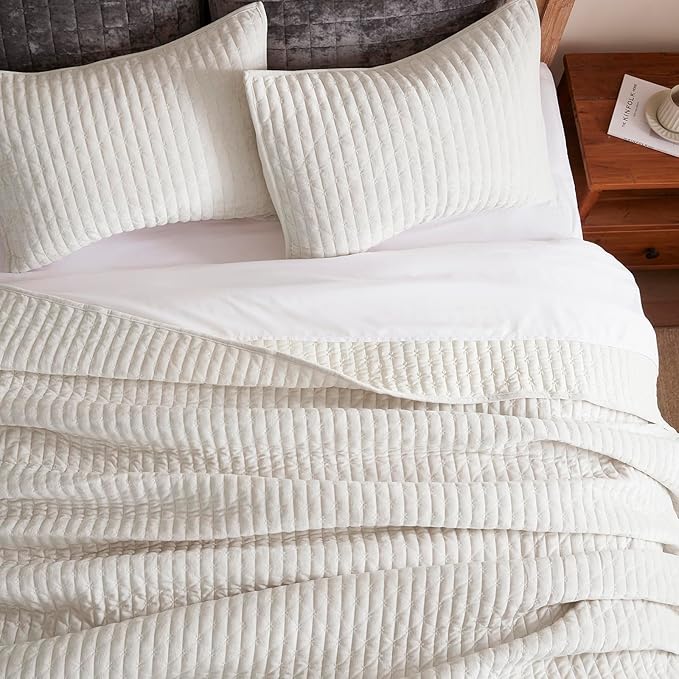 LEAONME Velvet Quilt King Size 98''x106'', Lightweight White Velvet Comforter Set with 2 Matching Shams, Soft Cross Stitch Bedspread Coverlet Bedding Set for All Season