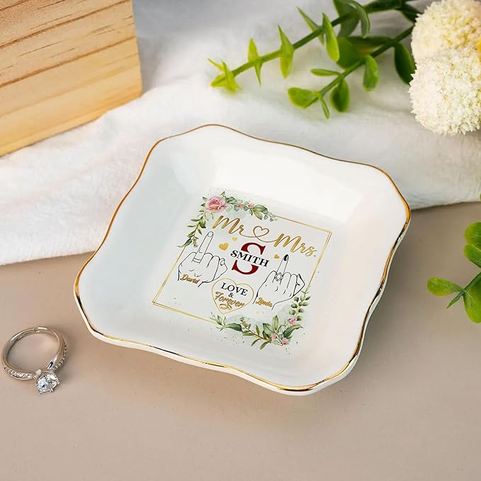 Custom Wedding Jewelry Tray Gifts for Newlyweds, Personalized Mr and Mrs Ring Dish, Engagement Ceramic Ring Holder, Love Keepsake Plate for Husband and Wife, Romantic Couple Gift