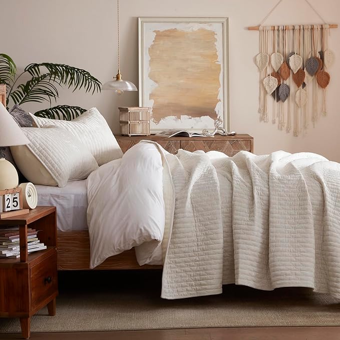LEAONME Velvet Quilt California King Size 118''x106'', Lightweight White Velvet Comforter Set with 2 Matching Shams, Soft Cross Stitch Bedspread Coverlet, Oversized King Bedding Set for All Season