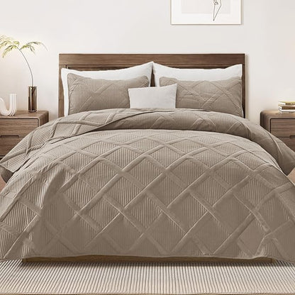 Exclusivo Mezcla Twin Size Quilt Set with Modern Striped Pattern, 2 Pieces Summer Lightweight Taupe Quilts Bedding Set, Soft Bedspreads Coverlets for All Seasons