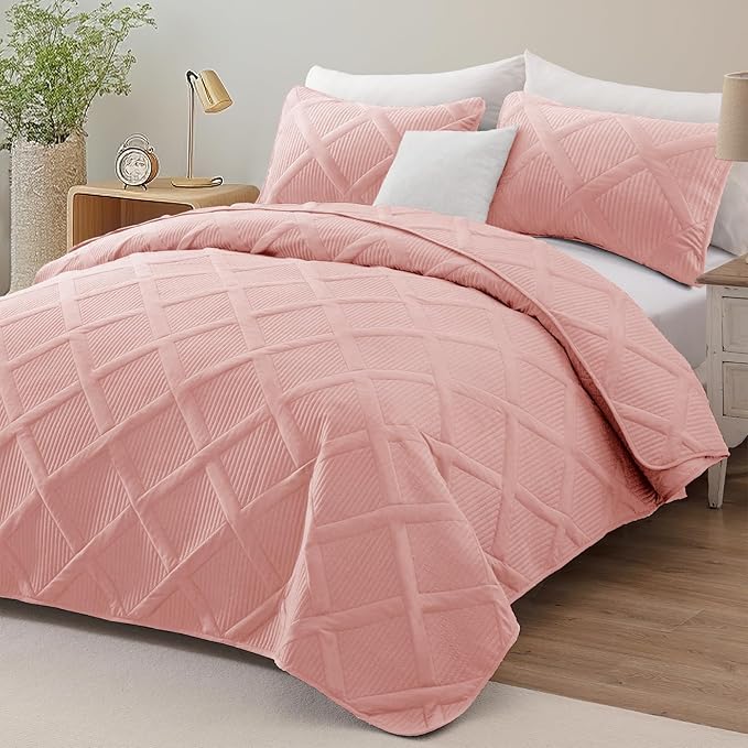 Exclusivo Mezcla Oversized King Quilt Set- Blush Pink Cal King Quilts Bedding Set with 2 Pillow Shams, Modern Bedspread with Striped Pattern, Soft Lightweight Bedspreads Coverlets for All Seasons